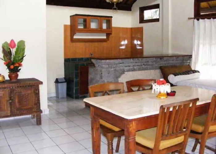 Jalan Jalan & Konukevi Ubud